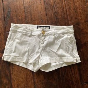 white abercrombie and fitch short